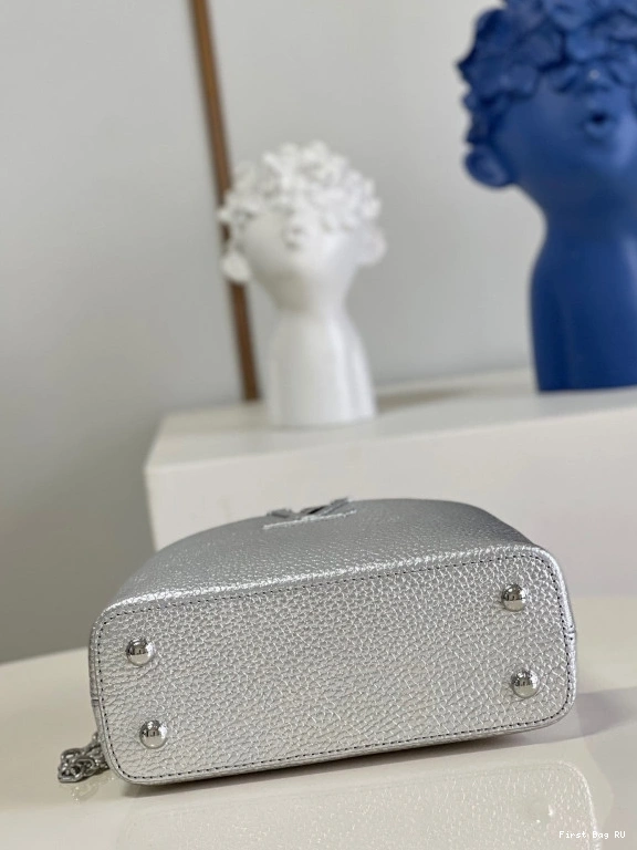 First bag LOUIS MINI CAPUCINES VUITTON 0716